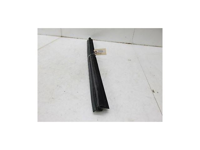 2002-2006 CADILLAC ESCALADE OEM LEFT REAR INNER WINDOW SWEEP 