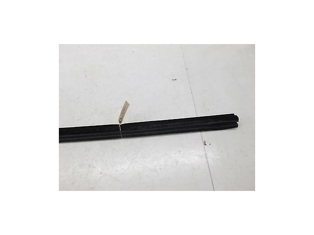 2002-2006 CADILLAC ESCALADE OEM LEFT REAR INNER WINDOW SWEEP 