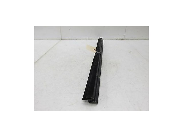 2002-2006 CADILLAC ESCALADE OEM LEFT REAR INNER WINDOW SWEEP 