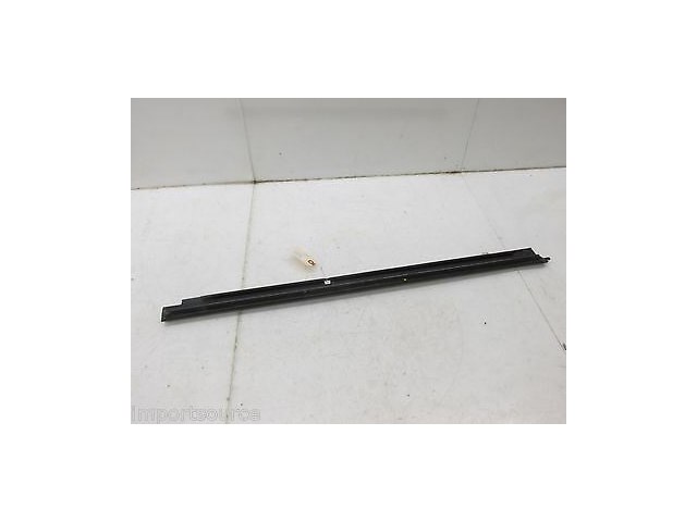 2002-2006 CADILLAC ESCALADE OEM LEFT FRONT OUTER DOOR WINDOW SWEEP