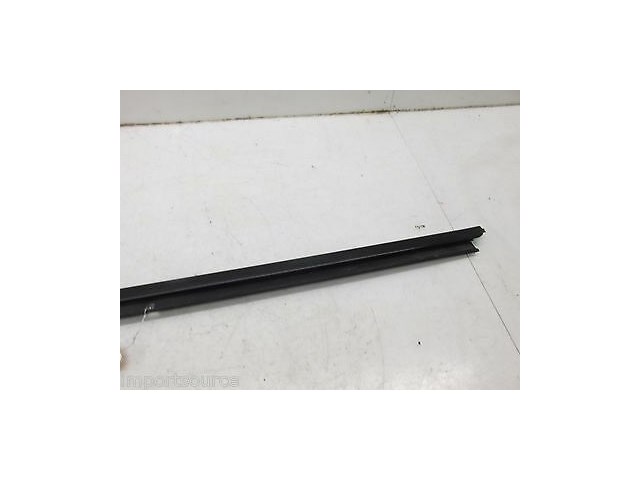 2002-2006 CADILLAC ESCALADE OEM LEFT FRONT OUTER DOOR WINDOW SWEEP