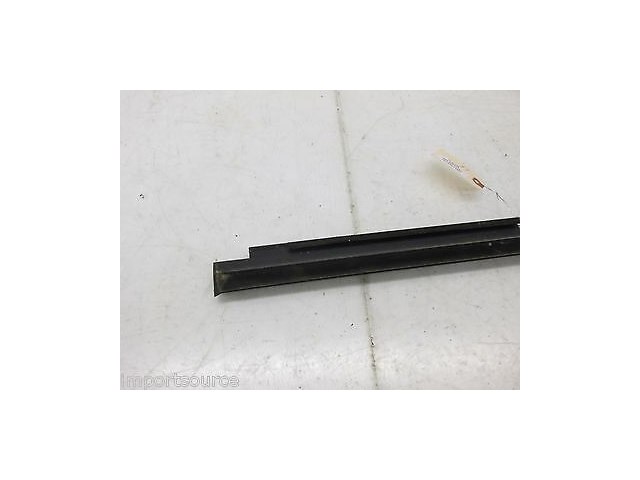 2002-2006 CADILLAC ESCALADE OEM LEFT FRONT OUTER DOOR WINDOW SWEEP