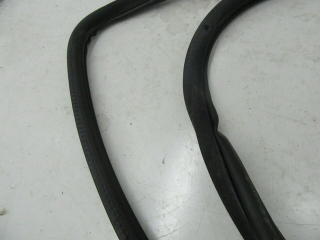 2013-2018 INFINITI QX60 JX35 OEM RIGHT FRONT PASSENGER SIDE DOOR INNER SEAL