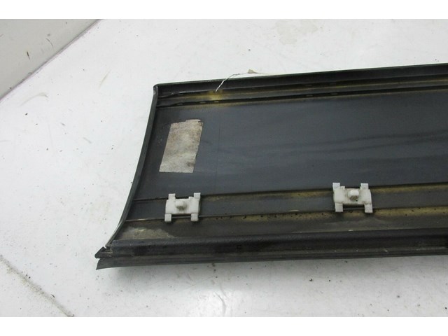 2003-2006 RANGE ROVER HSE OEM LEFT FRONT SIDE DOOR MOULDING