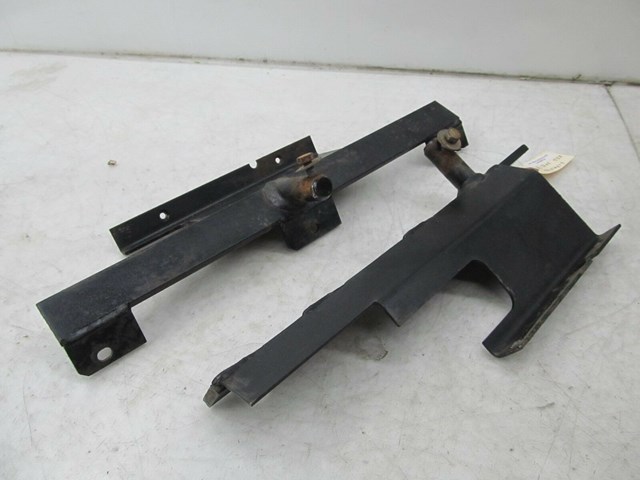 2007-2012 MERCEDES GL450 X164 OEM RIGHT SIDE STEP BRACKET SUPPORT HOLDERS 