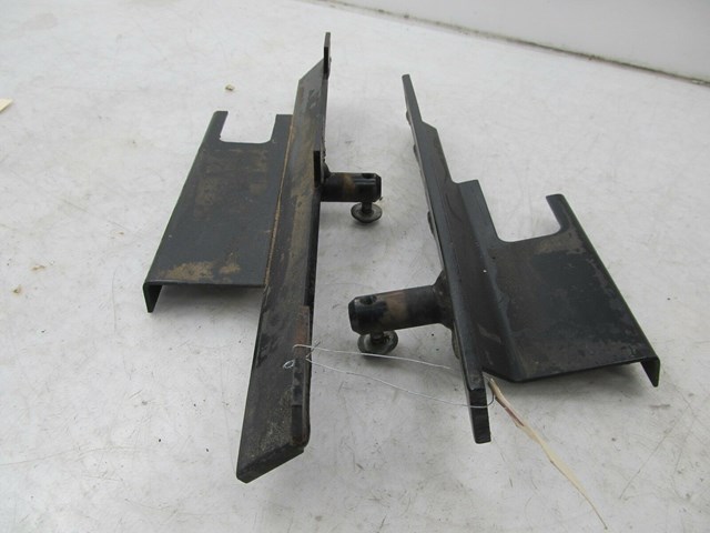 2007-2012 MERCEDES GL450 X164 OEM RIGHT SIDE STEP BRACKET SUPPORT HOLDERS 