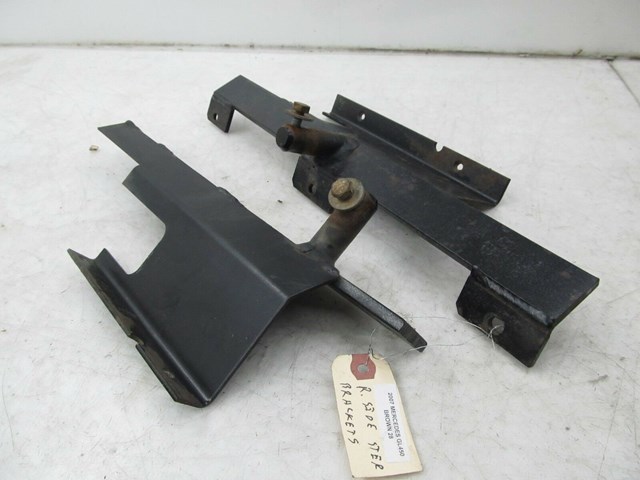 2007-2012 MERCEDES GL450 X164 OEM RIGHT SIDE STEP BRACKET SUPPORT HOLDERS 