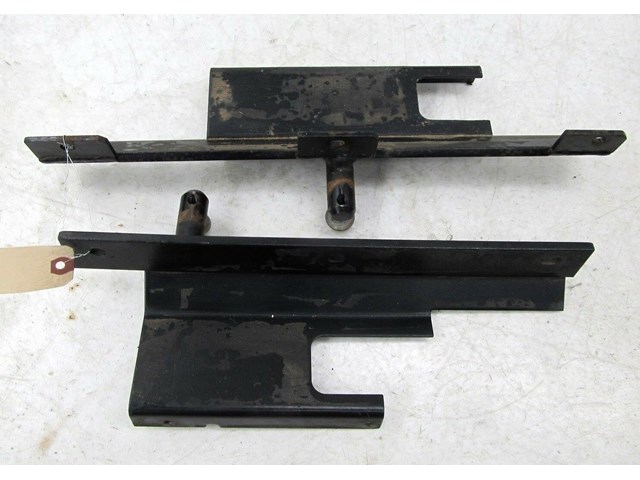 2007-2012 MERCEDES GL450 X164 OEM RIGHT SIDE STEP BRACKET SUPPORT HOLDERS 