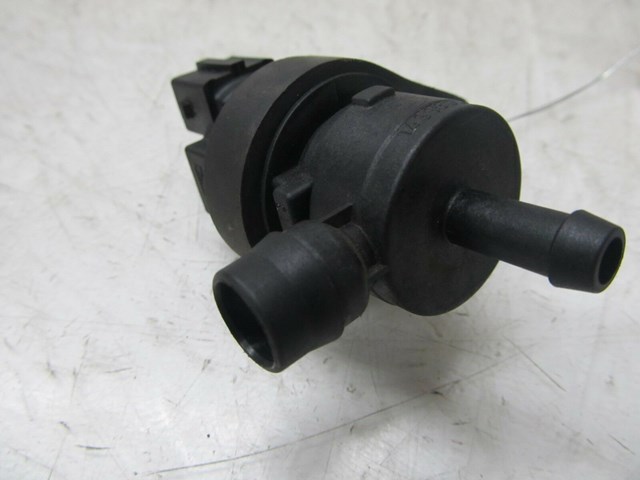  2003-2006 RANGE ROVER HSE OEM FUEL TANK BREATHER 