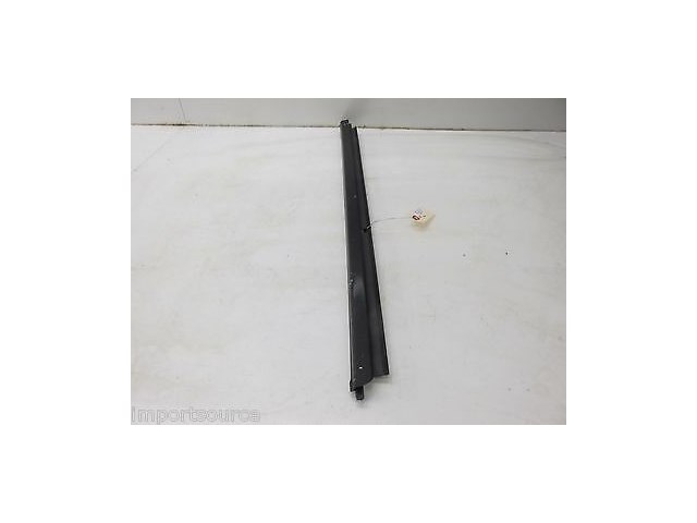 2002-2006 CADILLAC ESCALADE OEM RIGHT FRONT DOOR OUTER WINDOW SWEEP