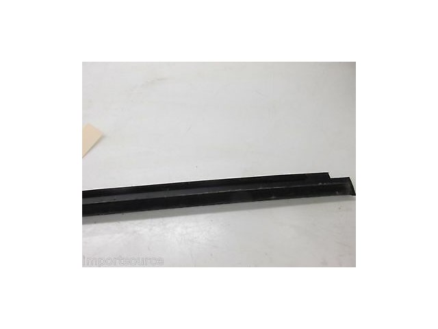 2002-2006 CADILLAC ESCALADE OEM RIGHT FRONT DOOR OUTER WINDOW SWEEP