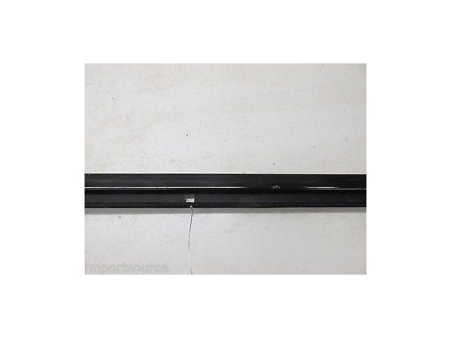 2002-2006 CADILLAC ESCALADE OEM RIGHT FRONT DOOR OUTER WINDOW SWEEP
