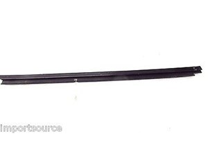 2002-2006 CADILLAC ESCALADE OEM RIGHT FRONT DOOR OUTER WINDOW SWEEP