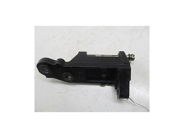 2003-2004 INFINITI G35 COUPE OEM POWER STEERING PUMP MOUNT BRACKET ASSEMBLY