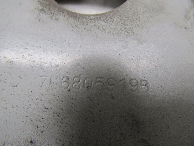 2004-2007 VOLKSWAGEN TOUAREG OEM LEFT FRONT FENDER BRACKET CARRIER