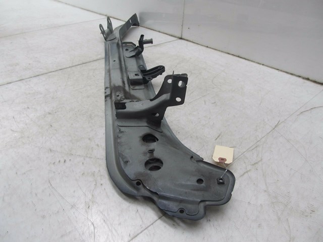 2004-2007 VOLKSWAGEN TOUAREG OEM LEFT FRONT FENDER BRACKET CARRIER