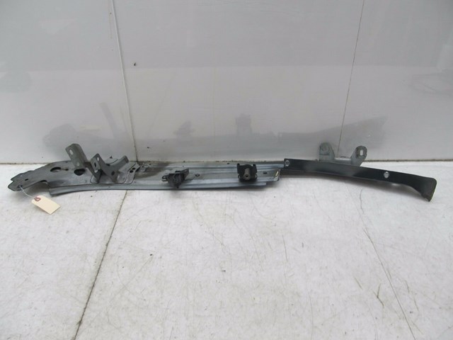 2004-2007 VOLKSWAGEN TOUAREG OEM LEFT FRONT FENDER BRACKET CARRIER