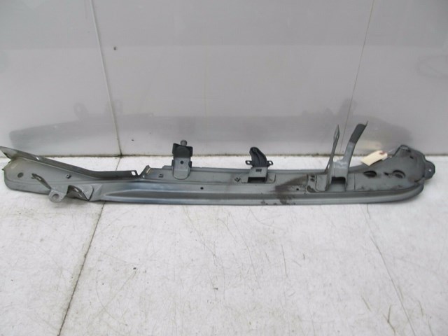 2004-2007 VOLKSWAGEN TOUAREG OEM LEFT FRONT FENDER BRACKET CARRIER