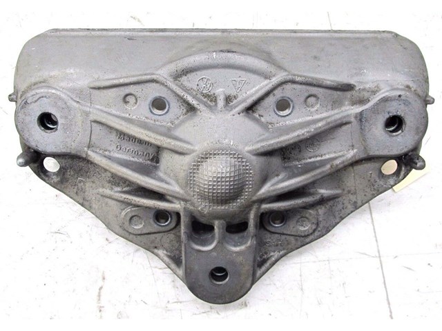 2004-2007 VOLKSWAGEN TOUAREG OEM RIGHT FRONT STRUT SUPPORT MOUNT BRACKET 