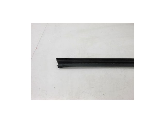 2002-2006 CADILLAC ESCALADE OEM RIGHT FRONT DOOR INNER SWEEP 