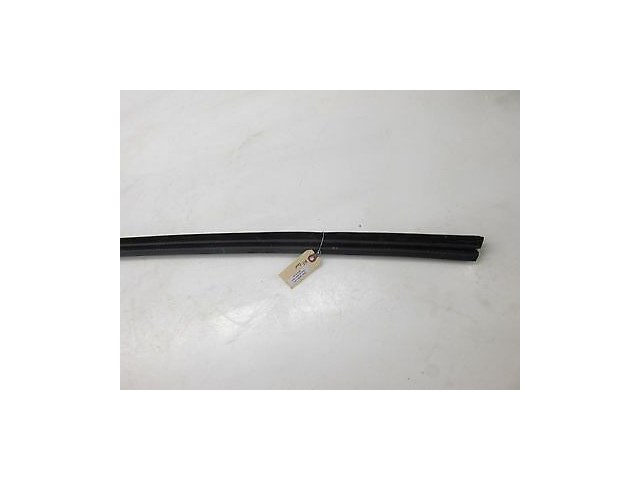 2002-2006 CADILLAC ESCALADE OEM RIGHT FRONT DOOR INNER SWEEP 