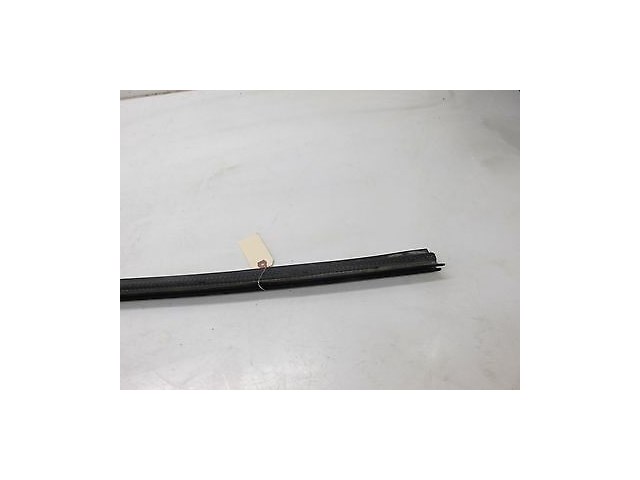 2002-2006 CADILLAC ESCALADE OEM RIGHT FRONT DOOR INNER SWEEP 