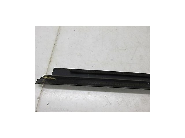 2002-2006 CADILLAC ESCALADE OEM LEFT REAR OUTER WINDOW SWEEP 