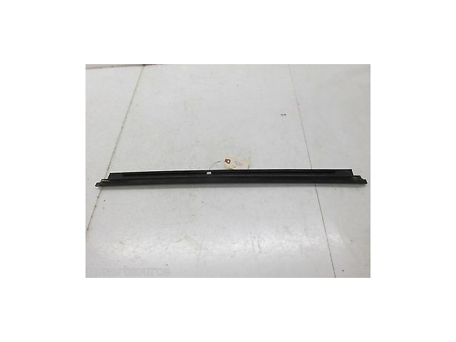 2002-2006 CADILLAC ESCALADE OEM LEFT REAR OUTER WINDOW SWEEP 