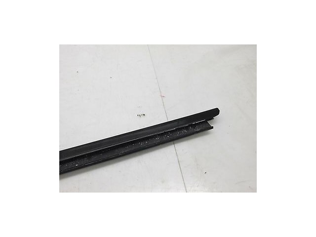 2002-2006 CADILLAC ESCALADE OEM RIGHT REAR OUTER WINDOW SWEEP 