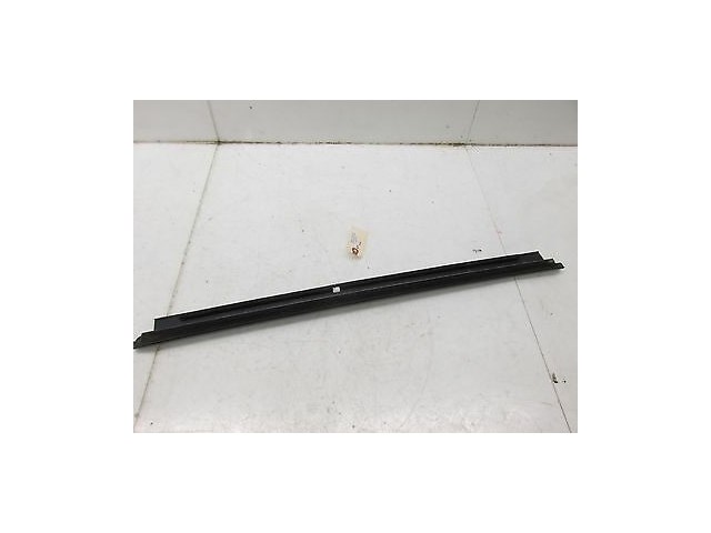 2002-2006 CADILLAC ESCALADE OEM RIGHT REAR OUTER WINDOW SWEEP 