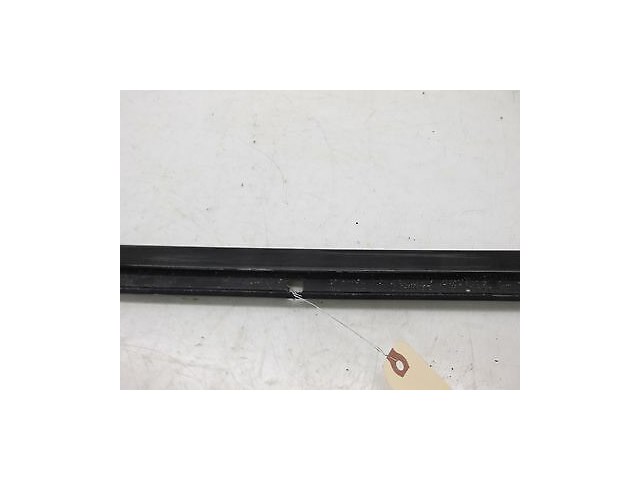 2002-2006 CADILLAC ESCALADE OEM RIGHT REAR OUTER WINDOW SWEEP 