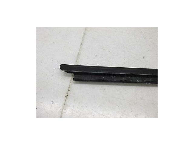 2002-2006 CADILLAC ESCALADE OEM RIGHT REAR OUTER WINDOW SWEEP 