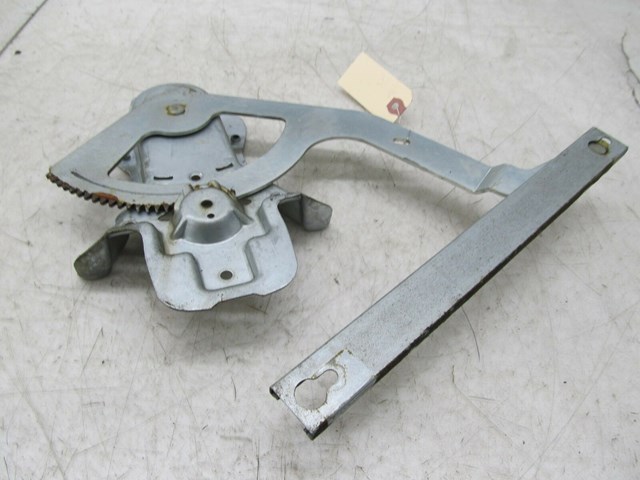 2003-2004 LAND ROVER DISCOVERY OEM LEFT REAR DOOR WINDOW TRACK REGULATOR 