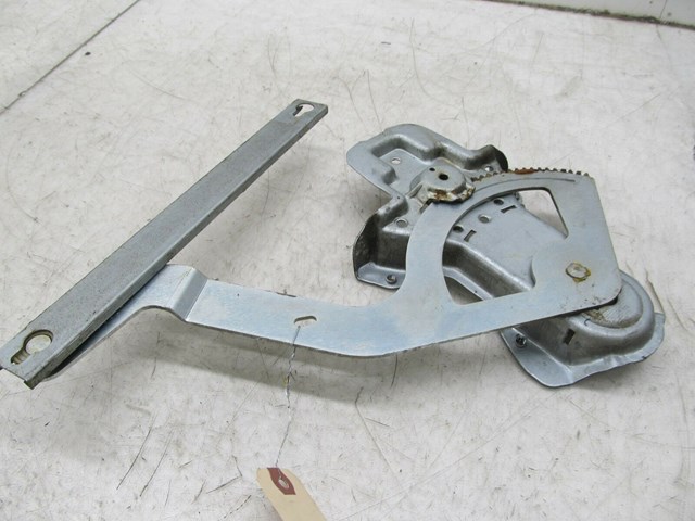 2003-2004 LAND ROVER DISCOVERY OEM LEFT REAR DOOR WINDOW TRACK REGULATOR 