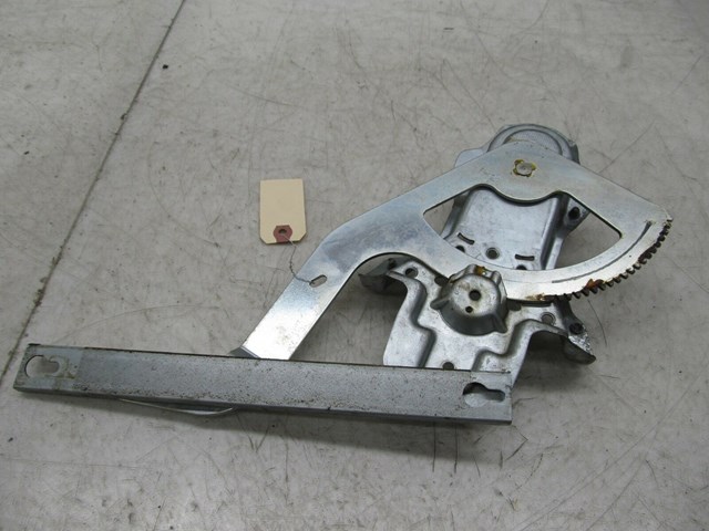 2003-2004 LAND ROVER DISCOVERY OEM RIGHT REAR DOOR WINDOW TRACK REGULATOR 