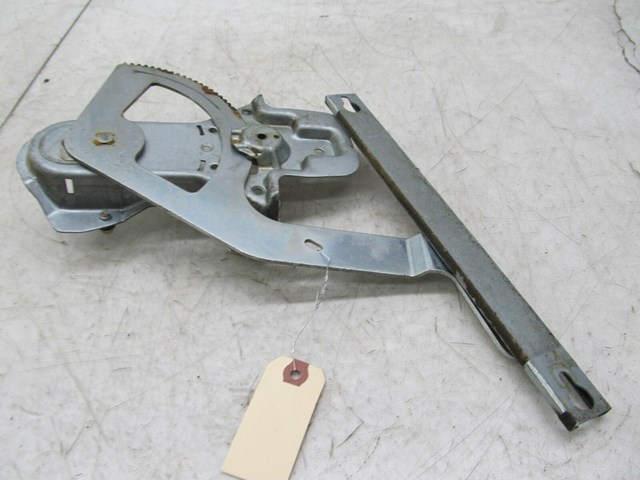 2003-2004 LAND ROVER DISCOVERY OEM RIGHT REAR DOOR WINDOW TRACK REGULATOR 