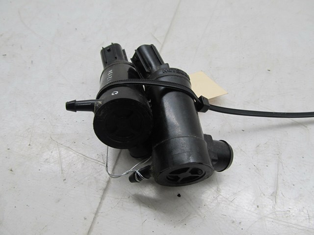 2010-2014 SUBARU IMPREZA OEM FRONT WINDOW WINDSHIELD FLUID PUMP PAIR (2)