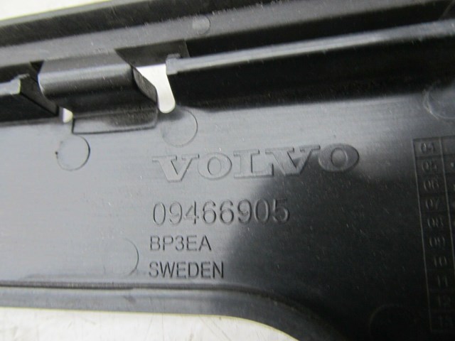 2006-2013 VOLVO C70 T5 OEM RIGHT REAR PASSENGER BUMPER MOUNTING BRACKET CLIP