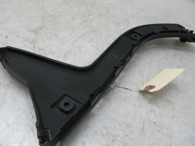 2006-2013 VOLVO C70 T5 OEM RIGHT REAR PASSENGER BUMPER MOUNTING BRACKET CLIP
