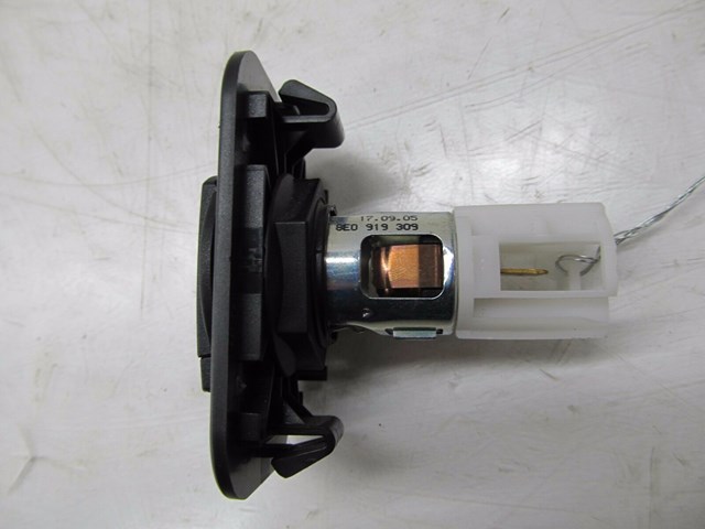 2004-2008 AUDI A8L W12 OEM LEFT REAR 12V CHARGER PORT 