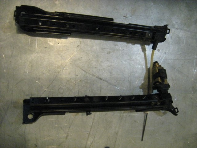 06 Infiniti G35 Front RH Seat Tracks  R16777