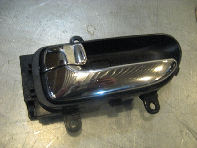06 Infiniti G35 Driver Front Interior Door Handle  R16790