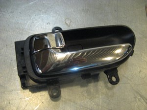 06 Infiniti G35 Driver Front Interior Door Handle  R16790