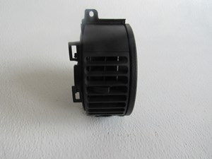 06 Infiniti G35 LH Driver Dash Vent 68751 AC700 R16818