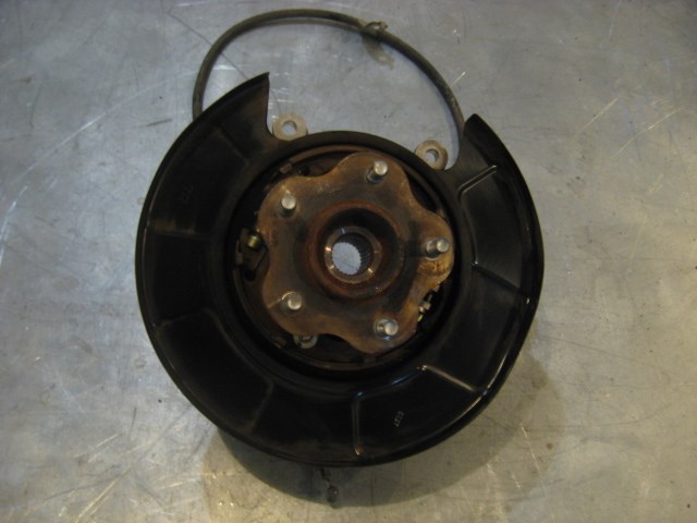 06 Infiniti G35 Rear RH Spindle Hub Assembly  R16832