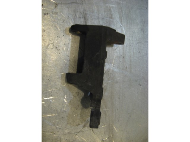 06 Infiniti G35 Power Steering Pump Bracket  R16851