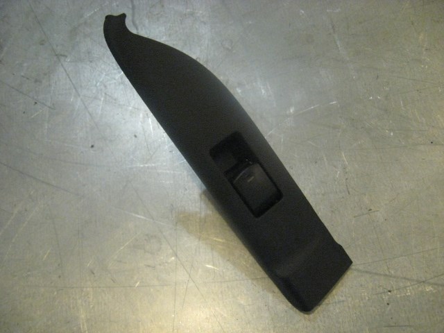 06 Infiniti G35 Rear RH Door Switch Trim 82960 AC701 R16902