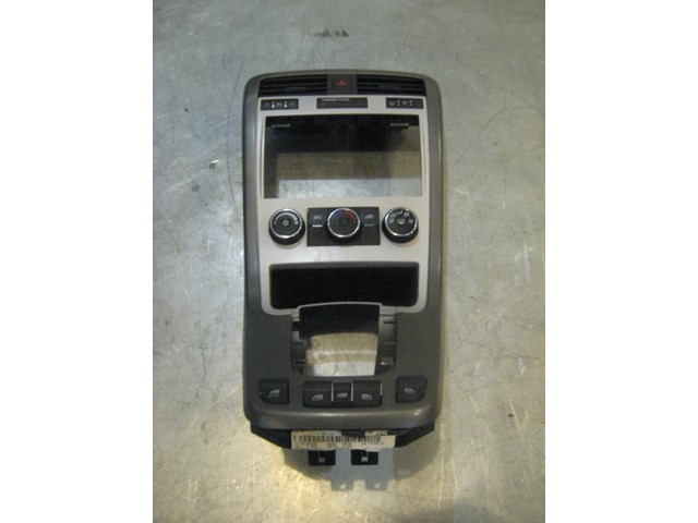 07  EQUINOX Center Radio / Shift Trim Surround  R16952