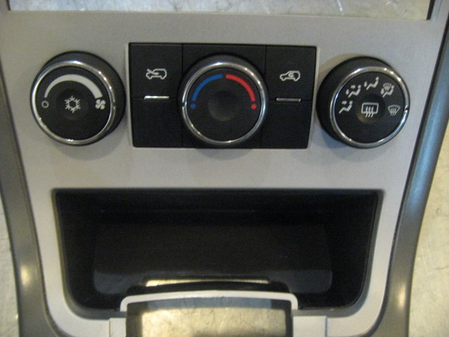 07  EQUINOX Center Radio / Shift Trim Surround  R16952