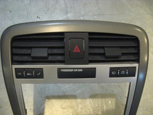 07  EQUINOX Center Radio / Shift Trim Surround  R16952